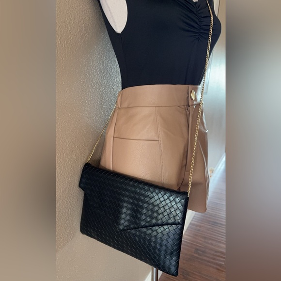 Faux leather square detail crossbody chain envelope style bag - Picture 5 of 10